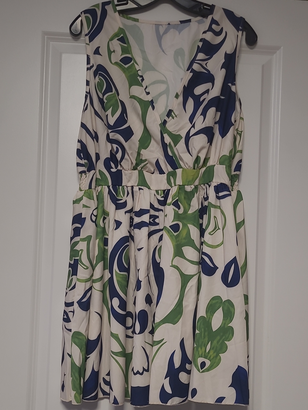 Sleeveless V-Neck Floral Print Dress in White, Blue & Green